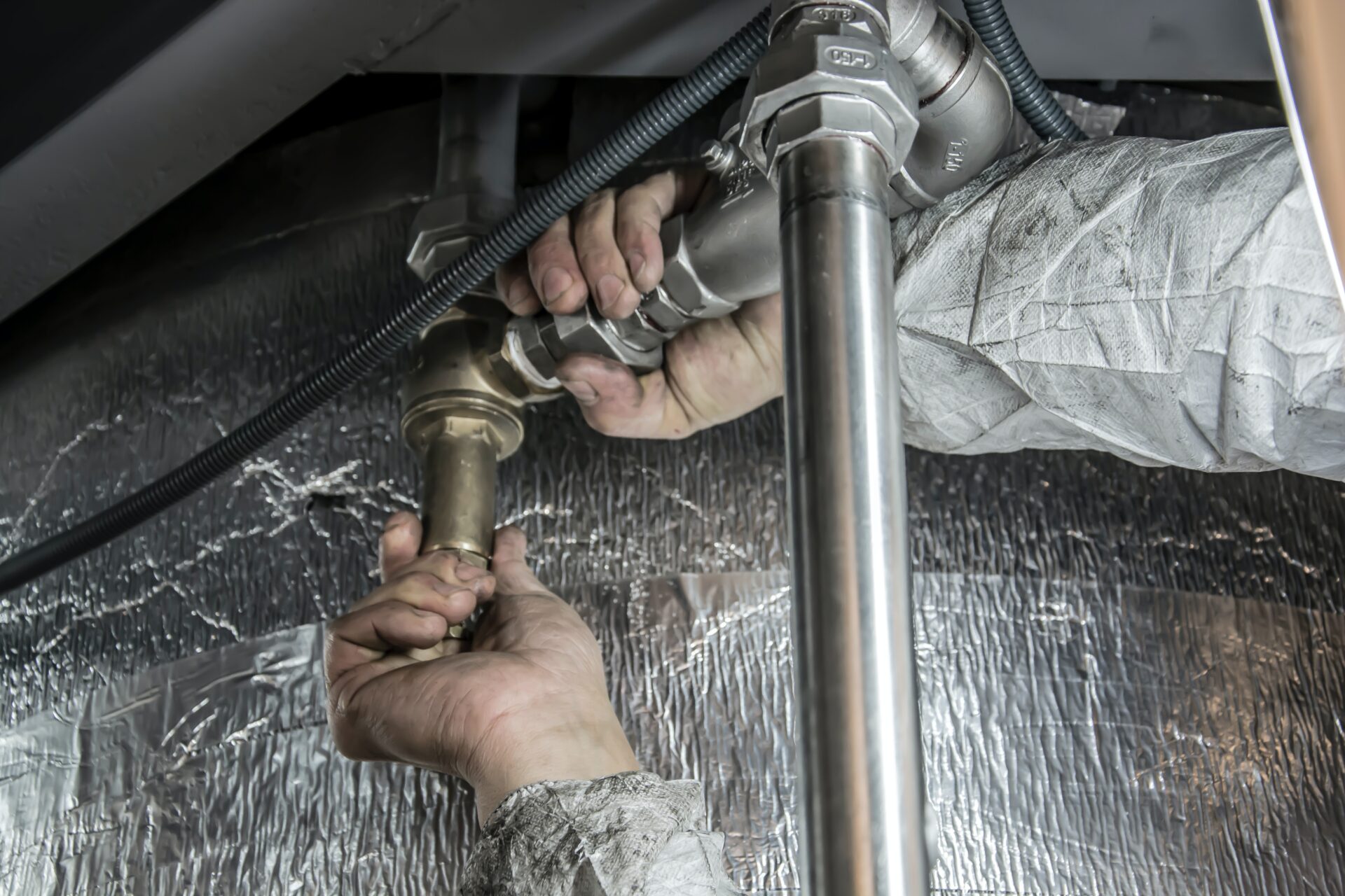 Read more about the article How to handle a emergency plumbing situation before help arrives